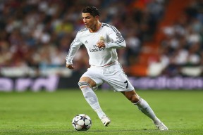 KAIYUNAPP德罗巴重返赛场：规则变革首战火热，篮网观众沸腾，比赛高潮迭起