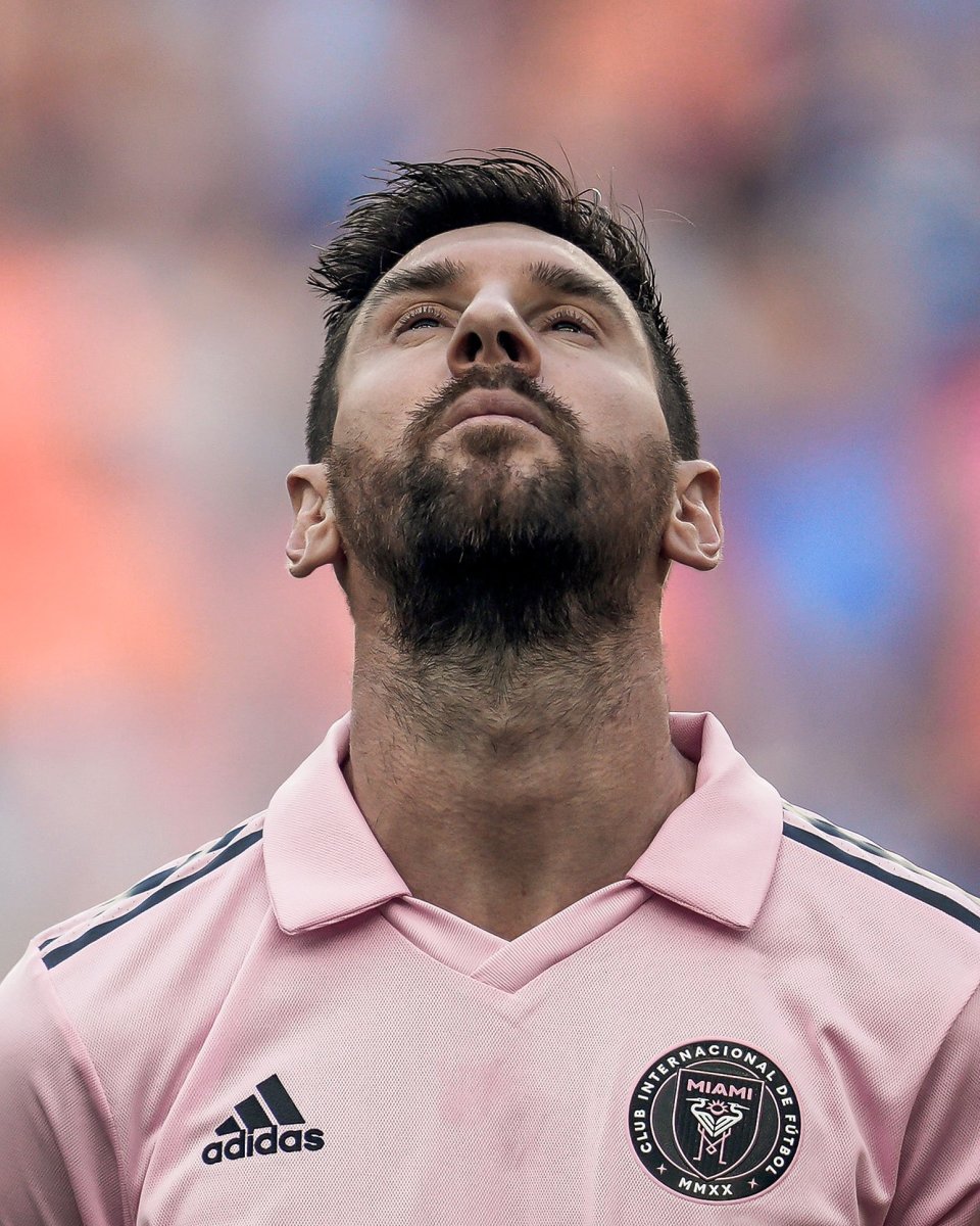 梅西回归赛场，突破纪录首场状态亮眼，篮网观众沸腾！(梅西最新消息)